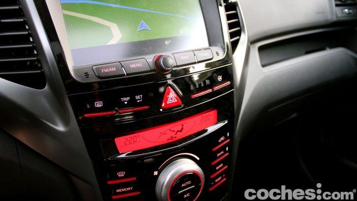 ssangyong-xlv-2016-prueba-interior-12