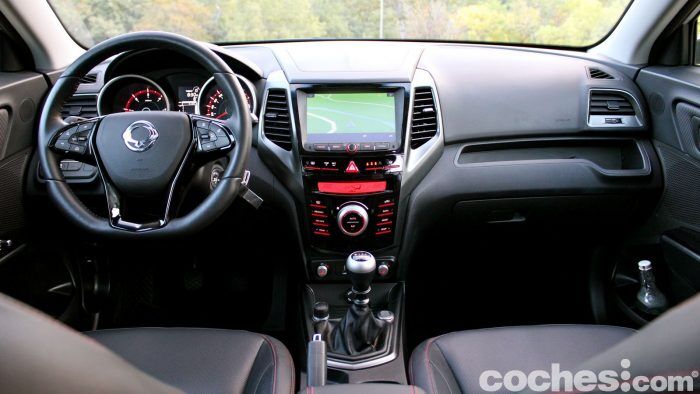 ssangyong-xlv-2016-prueba-interior-5