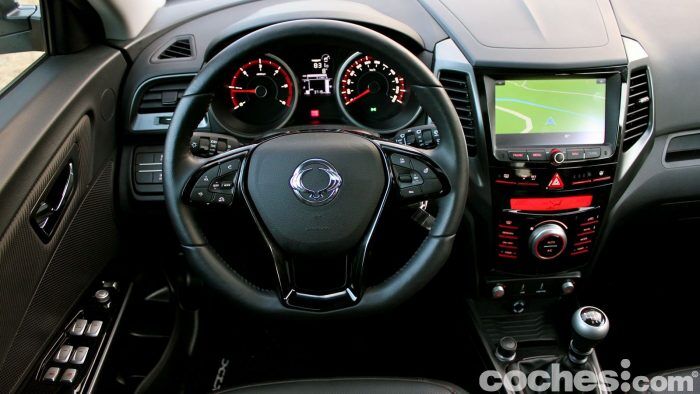 ssangyong-xlv-2016-prueba-interior-6