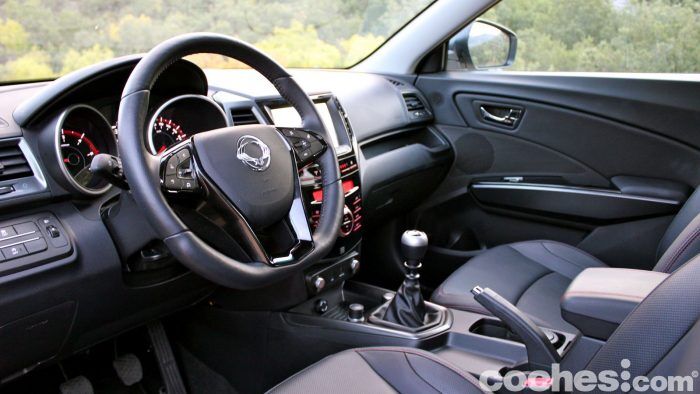ssangyong-xlv-2016-prueba-interior-7