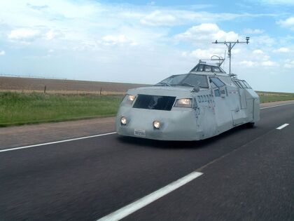 Así es un vehículo acorazado para cazar un tornado