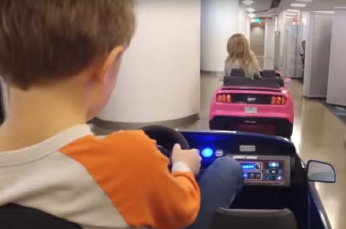 ford-mustang-juguete