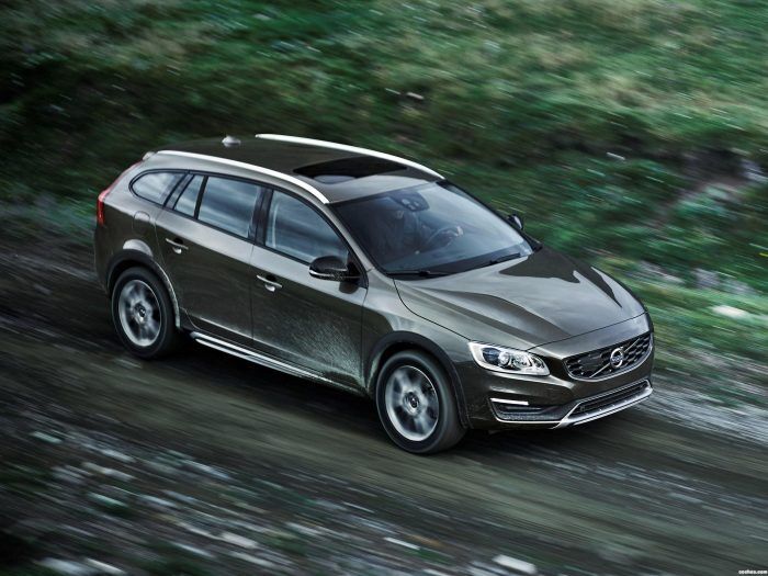Volvo V60 Cross Country 2015 R9 700x525