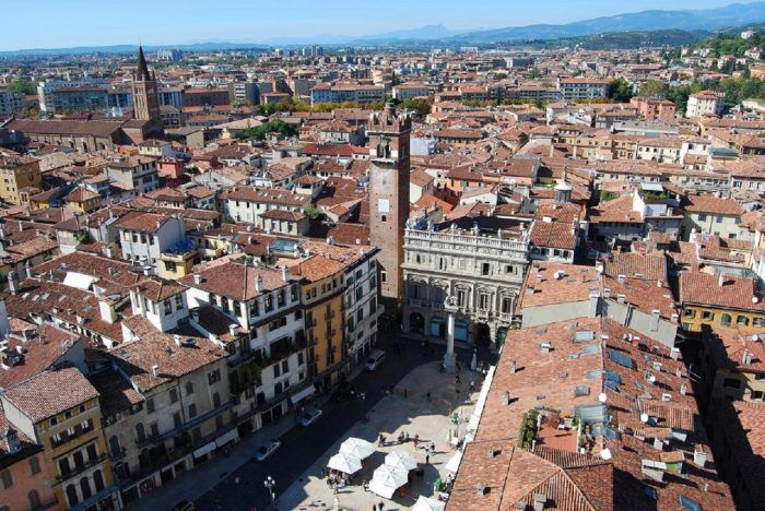verona_-_piazza_erbe_from_lamberti_tower