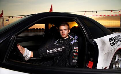 La historia de superación del primer piloto sin brazos