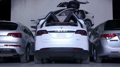 Tesla Parking Lot y la odisea de aparcar