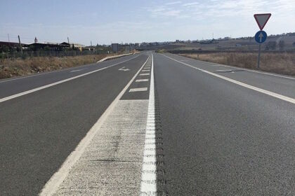 Bandas sonoras para separar sentidos en vías secundarias