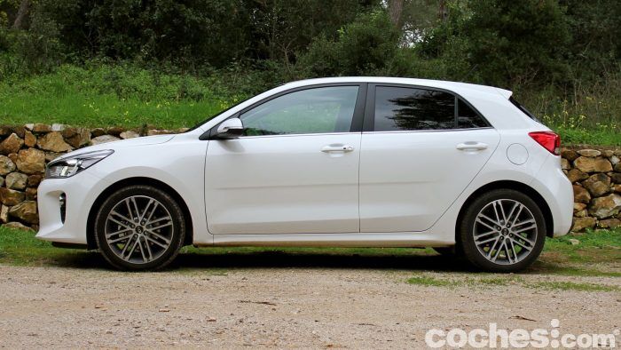 kia-rio-2017-contacto-103