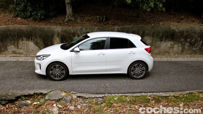 kia-rio-2017-contacto-90