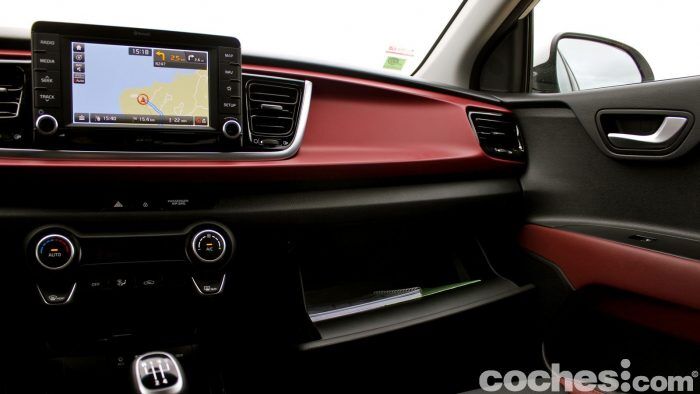 kia-rio-2017-contacto-interior-07