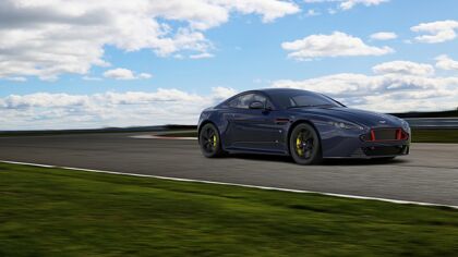 Los Aston Martin V8 y V12 Vantage S se visten de Red Bull Racing Edition