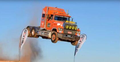 Saltos con vehículos que te dejarán sin palabras