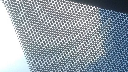 ¿Qué son los puntos negros de nuestro parabrisas?