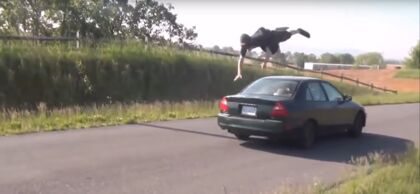 ¿Por qué no intentar saltar un coche en marcha? Por esto