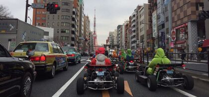 Una réplica de un Mario Kart se estrella contra una comisaría