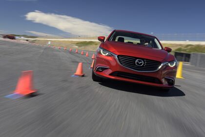 ¿Cómo funciona el G-Vectoring Control de Mazda?