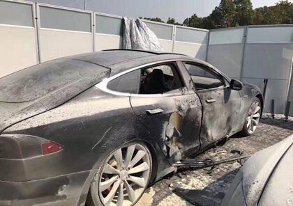 Un Tesla se incendia en una estación de recarga ¡y no es el primero!