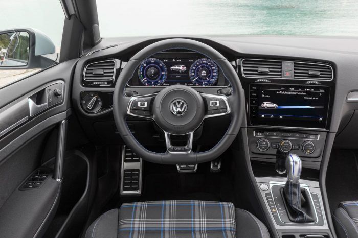 Volkswagen Golf GTE 2017 7 700x466