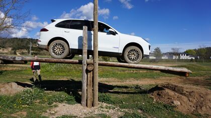 Imágenes como ésta nos recuerdan de lo que es capaz el Porsche Cayenne