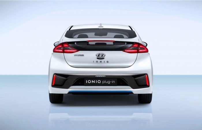 Hyundai Ioniq Plug In 2017 1 700x453