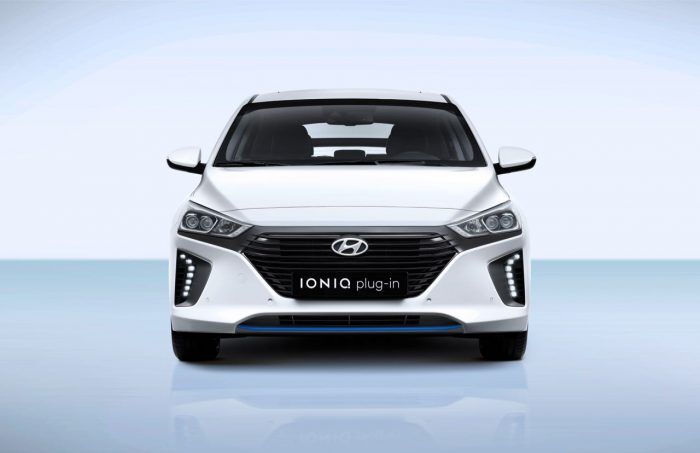 Hyundai Ioniq Plug In 2017 2 700x453