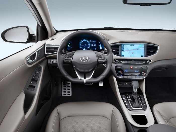Hyundai Ioniq Plug In 2017 Interior 1 700x526