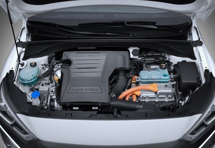 Hyundai Ioniq Plug In 2017 Motor 1 700x483