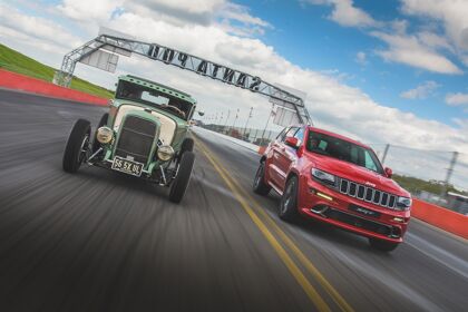 El Jeep Grand Cherokee SRT se bate en carrera de drag a un Hot Rod