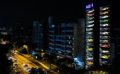 La máquina expendedora de coches de lujo en Singapur