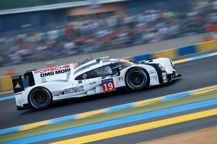 2015 PORSCHE 919 Hybrid 700x466