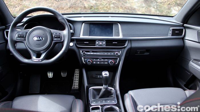 Kia Optima Sporstagon 2017 Prueba Interior 1 700x394