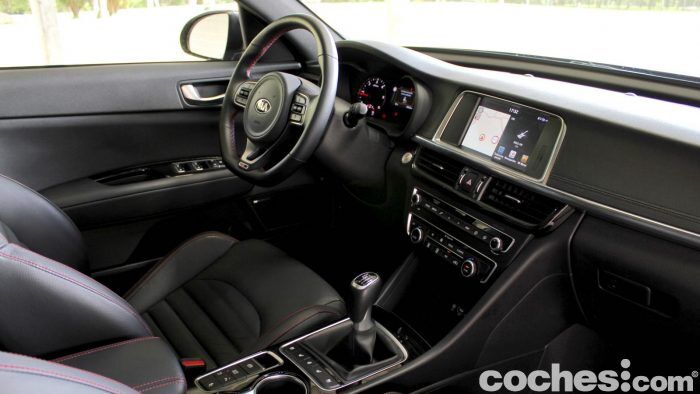 Kia Optima Sporstagon 2017 Prueba Interior 7 700x394