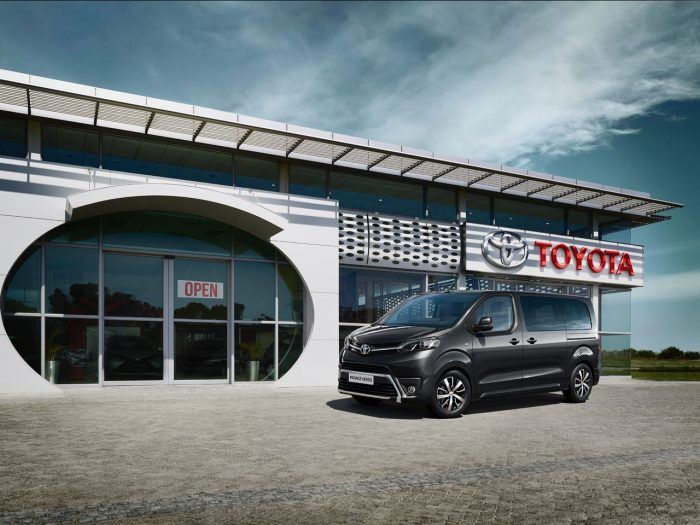 Toyota Proace Verso VIP 2017 1 700x525