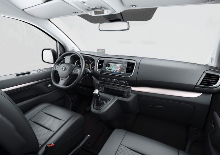 Toyota Proace Verso VIP 2017 Interior 1 700x494