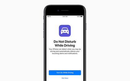 Apple CarPlay te bloqueará el teléfono mientras conduces para que no lo mires