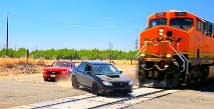 Subaru WRX vs Mustang protagonizan la peor carrera de la historia