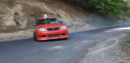 Este taxista te lleva haciendo drifting por el circuito de Ebisu (Japón)