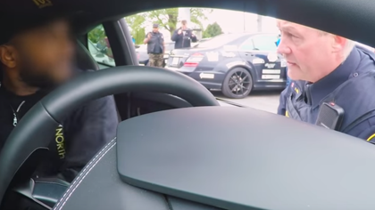 Así es la cara que se le queda a un policía canadiense en un Lamborghini