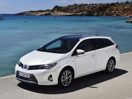Toyota Auris Touring Sports Hybrid 2013