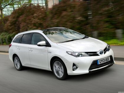 Toyota Auris Touring Sports Hybrid UK 2013