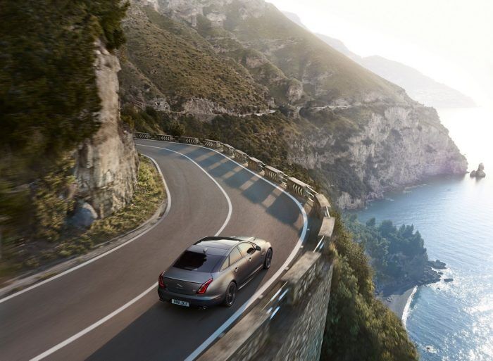 Jaguar XJR575 18MY 004 GLHD 700x513