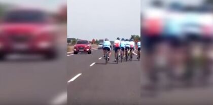 La DGT responde al vídeo de los siete ciclistas circulando en línea