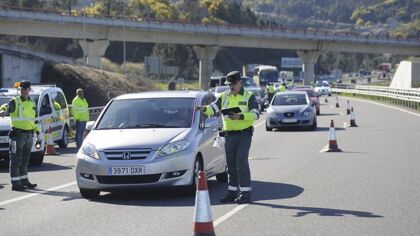 ¿Consumir drogas en el coche es legal? Se establece una polémica excepción
