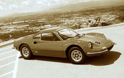 ¿Vuelve el Ferrari Dino? En Maranello son un mar de dudas