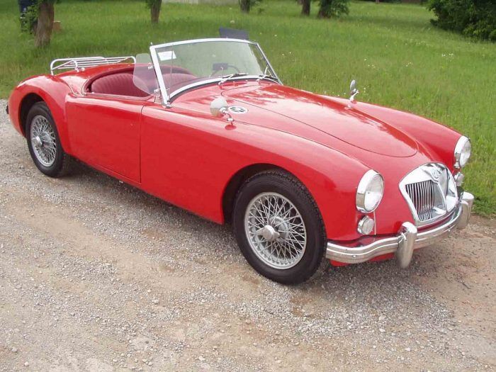 MG MGA 700x525