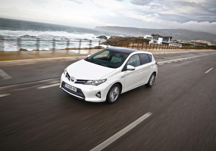 Toyota Auris Hibrido 700x491