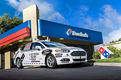 Ford experimenta el reparto de pizza en vehículos de conducción autónoma