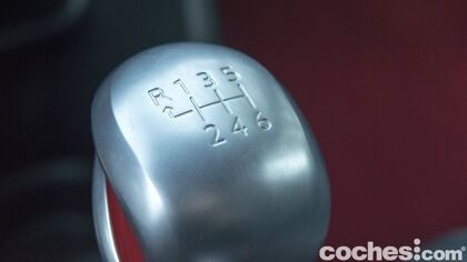 ¿Es malo saltarse marchas en un cambio manual?