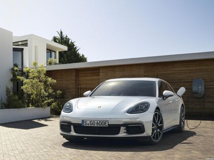 Porsche Panamera Sport Turismo 4 E-Hybrid 2017