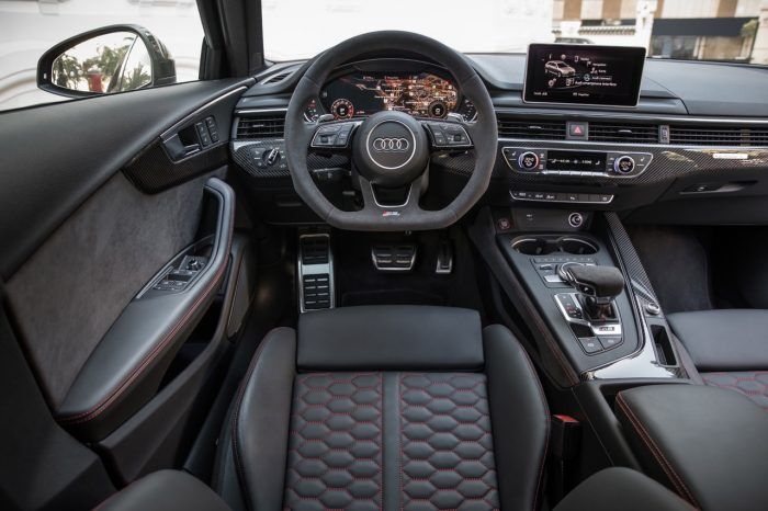 Audi RS 4 Avant 2018 Interior 2 700x466
